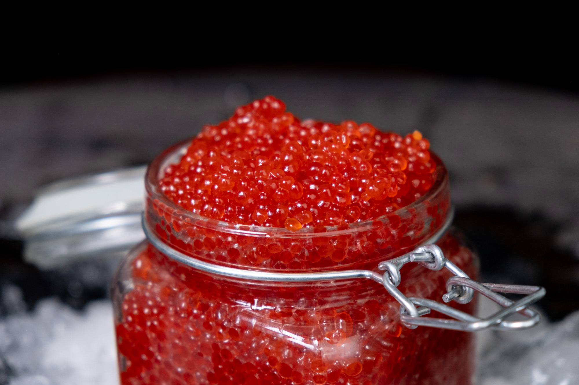 mise en conserve de caviar rouge