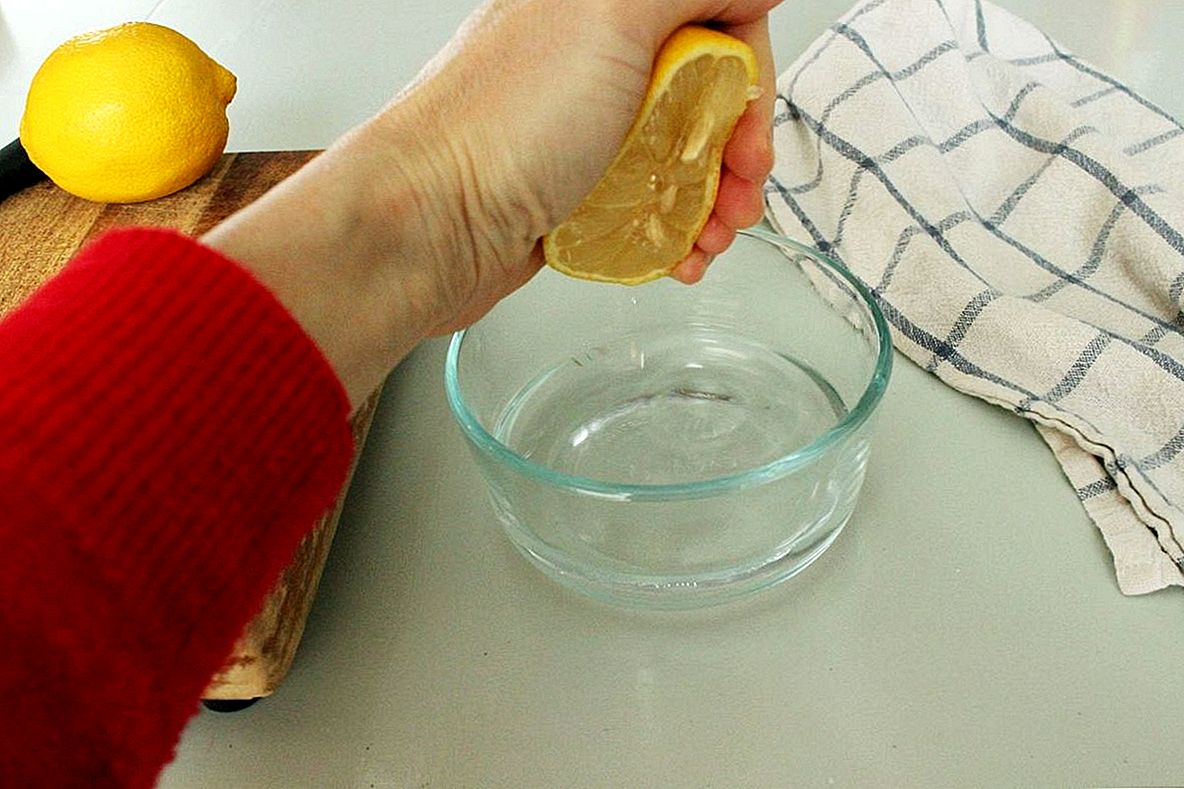 lemon to clean the oven