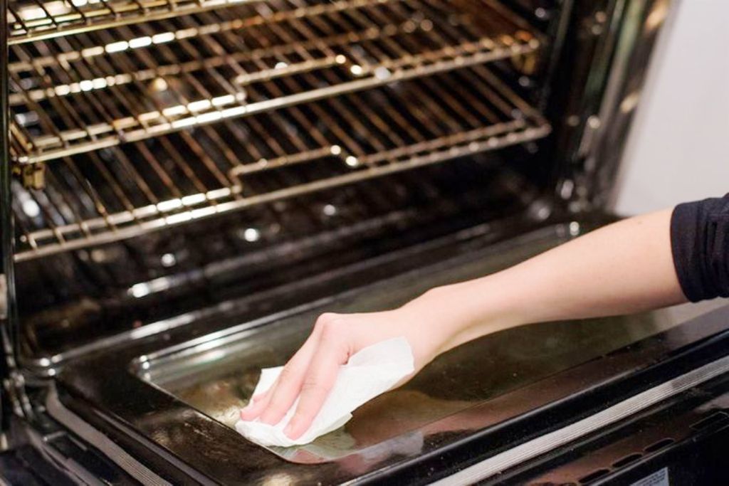 oven cleaning photo