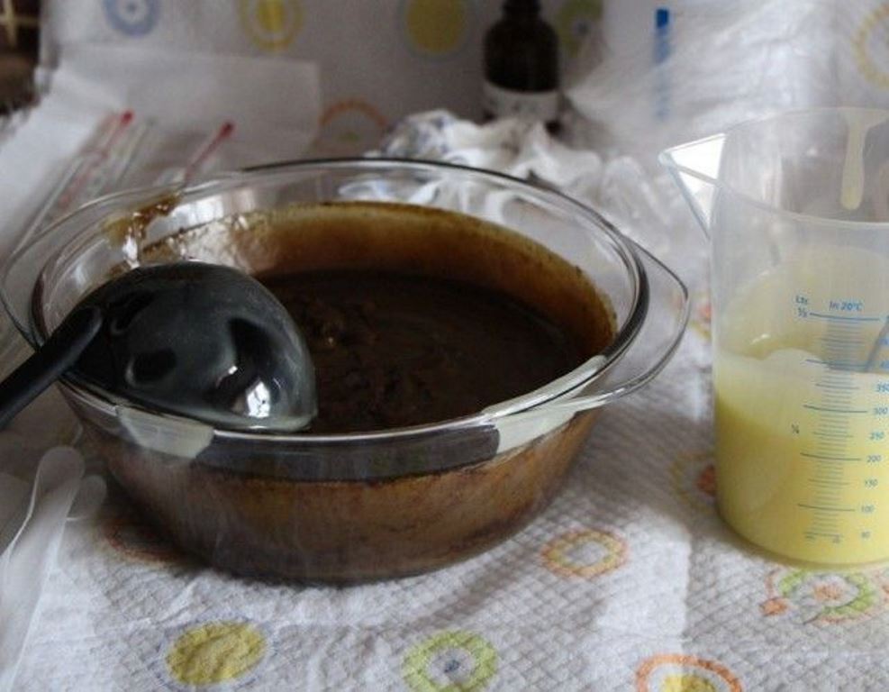 making homemade tar soap