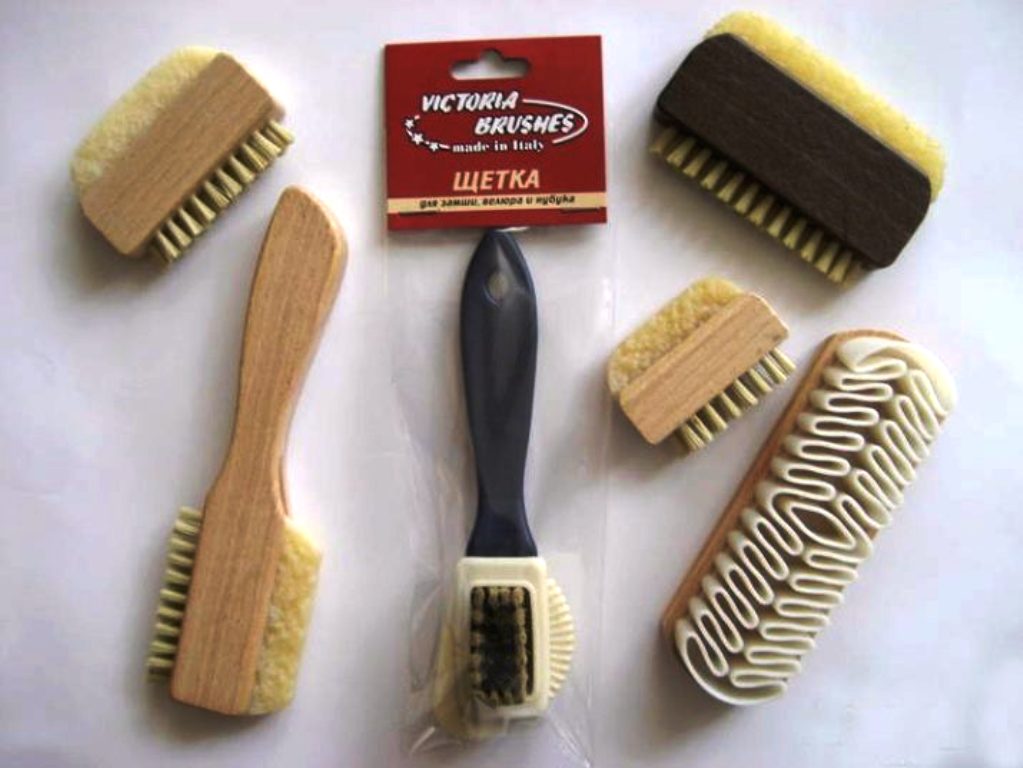 brosses pour nettoyer les manteaux en peau de mouton à la maison