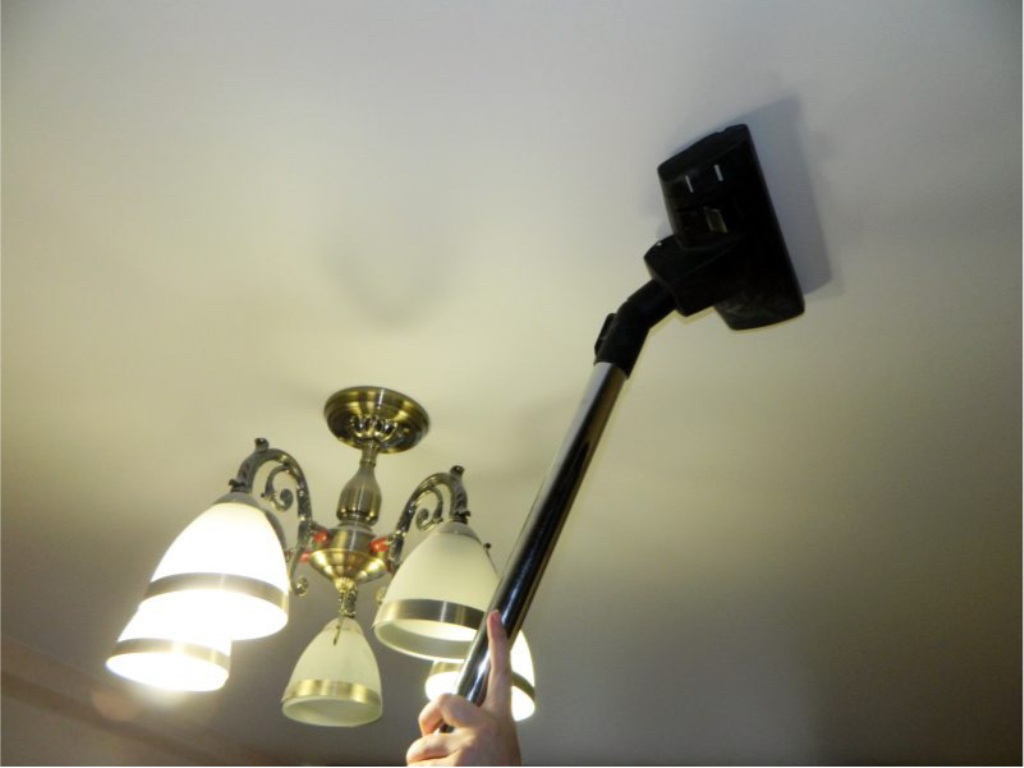 clean the stretch ceiling with a vacuum cleaner