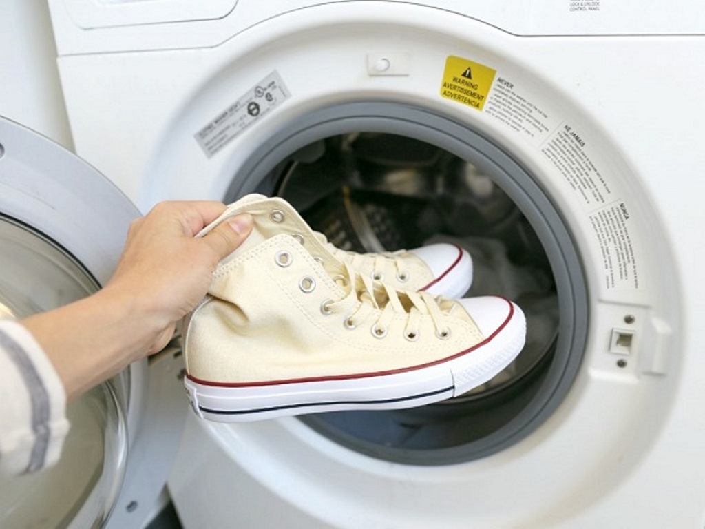 washing white shoes