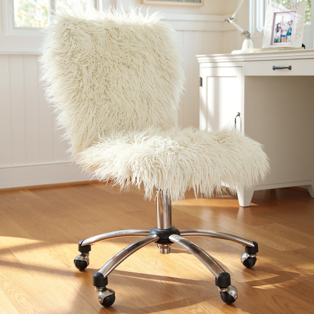 chair cover made of fur