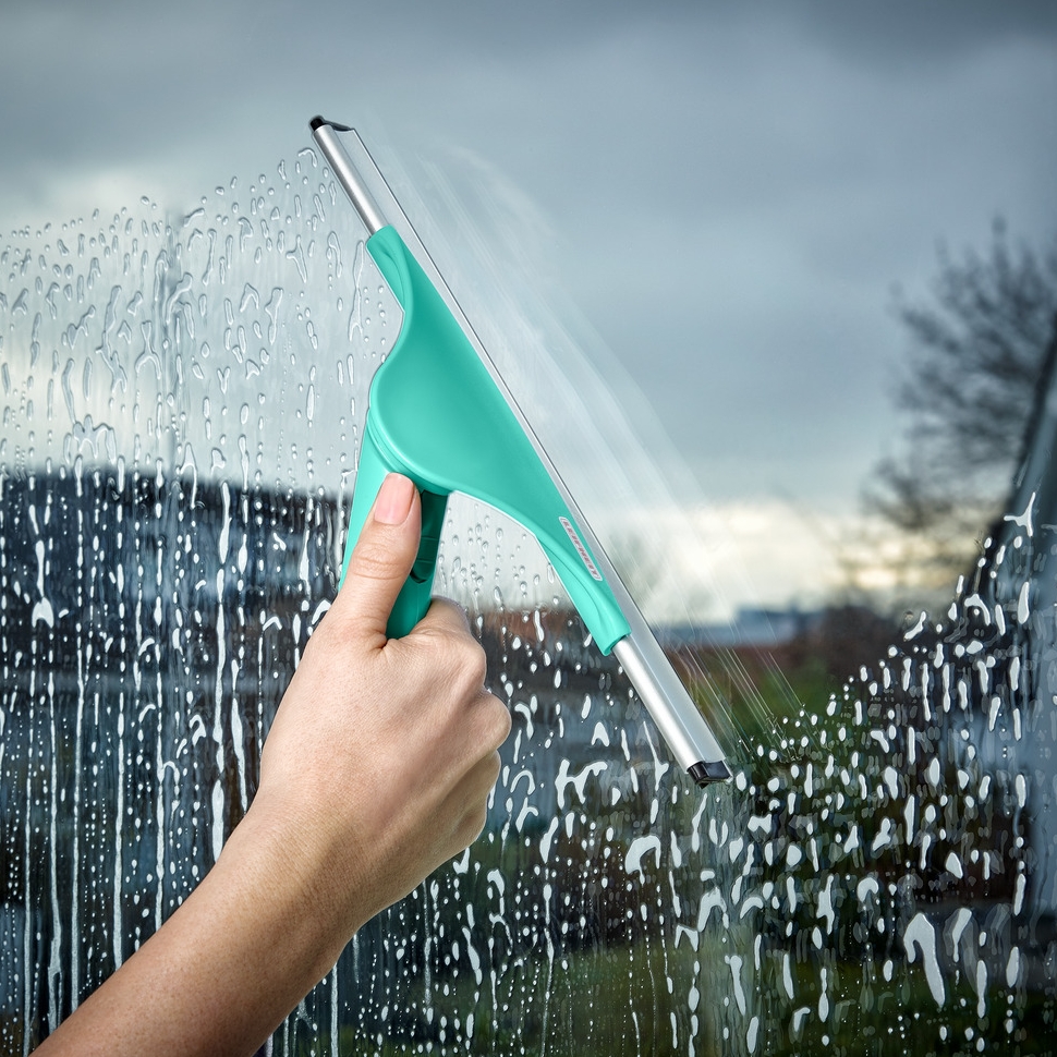 washing glass from paint