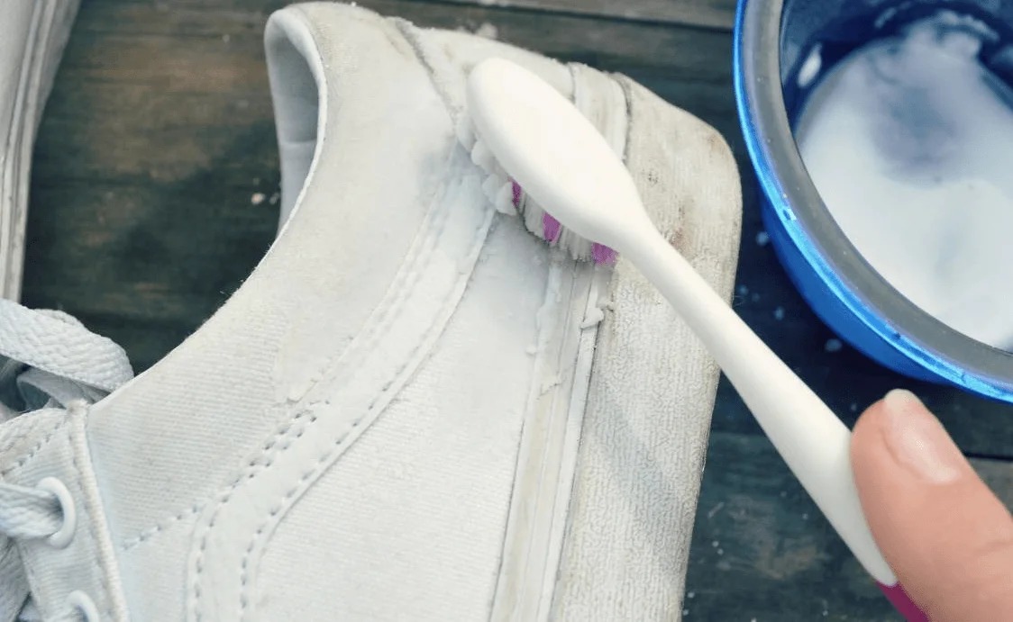 cleaning white sneakers with toothpaste