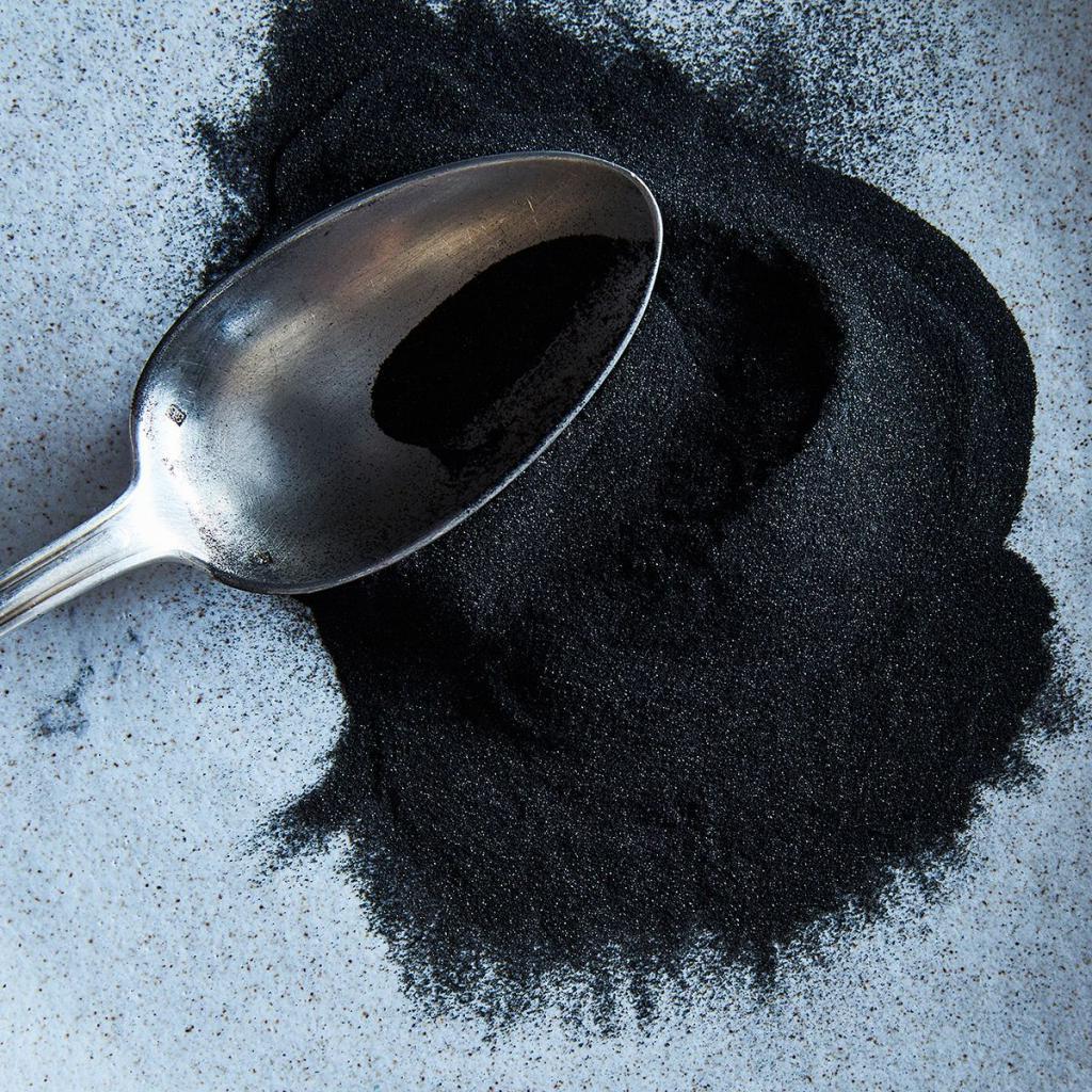 cleaning the pan with activated charcoal