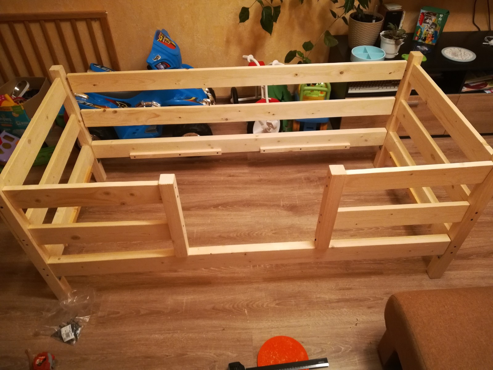 DIY children's bed