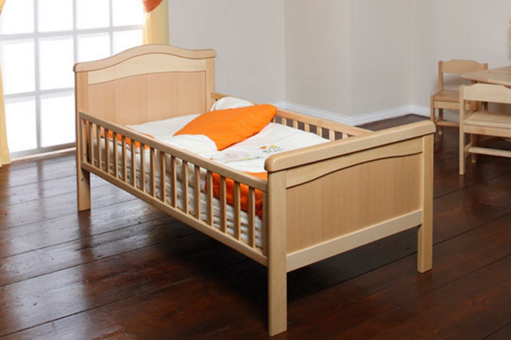 children's bed made of wood