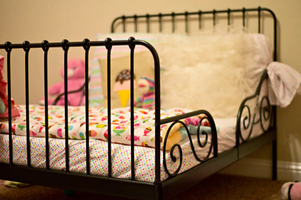 metal baby bed with bumpers from 2 years old