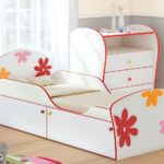 children's beds with bumpers from 2 years old types of decoration