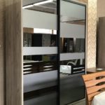 armoire design noir brillant