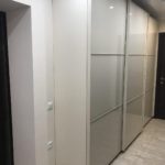 armoire design blanc pour le couloir