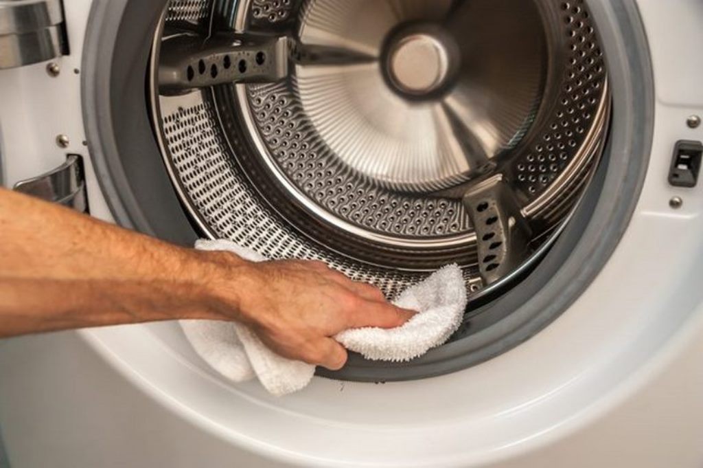 how to wipe a drum in a washing machine