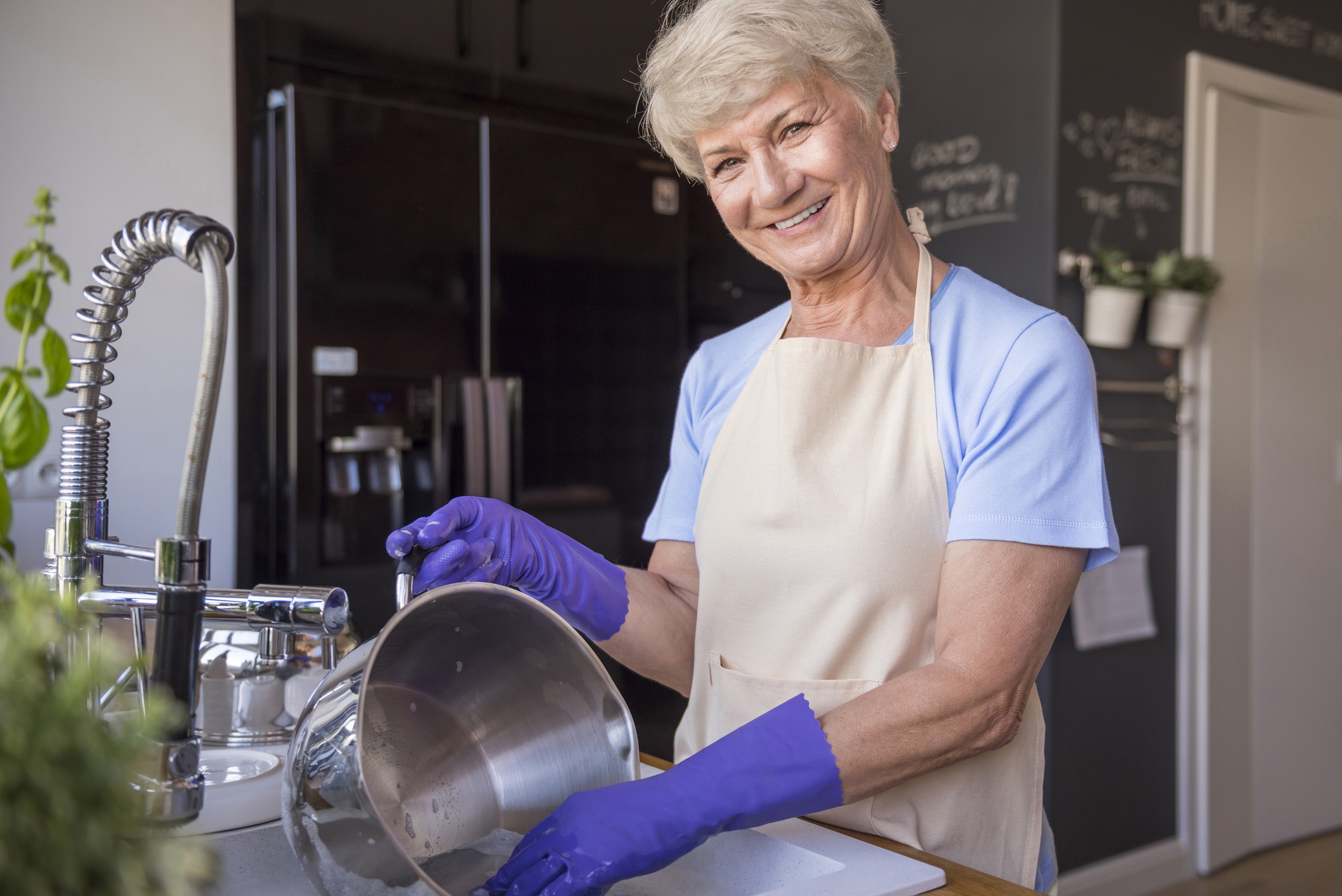 traditional methods of cleaning burnt dishes