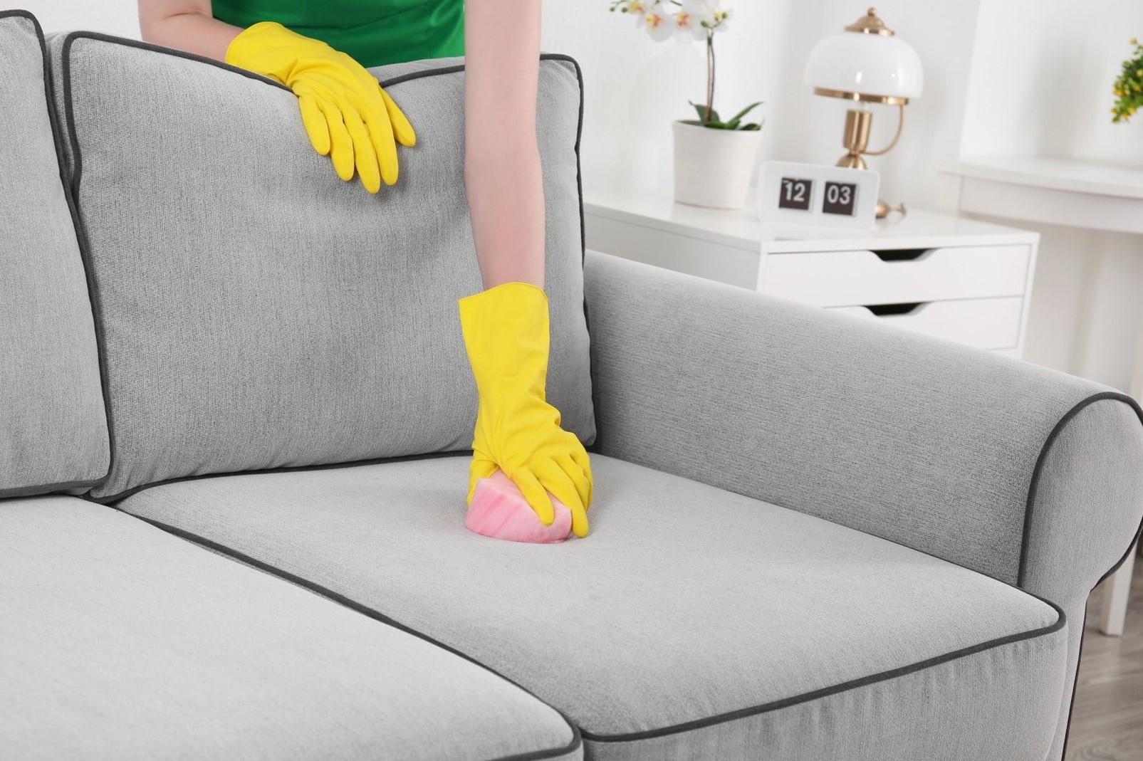 how to clean the juice from the sofa