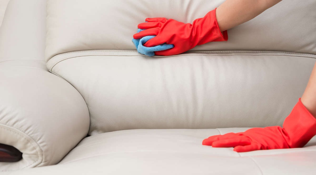 how to clean upholstered furniture with baking soda and vinegar