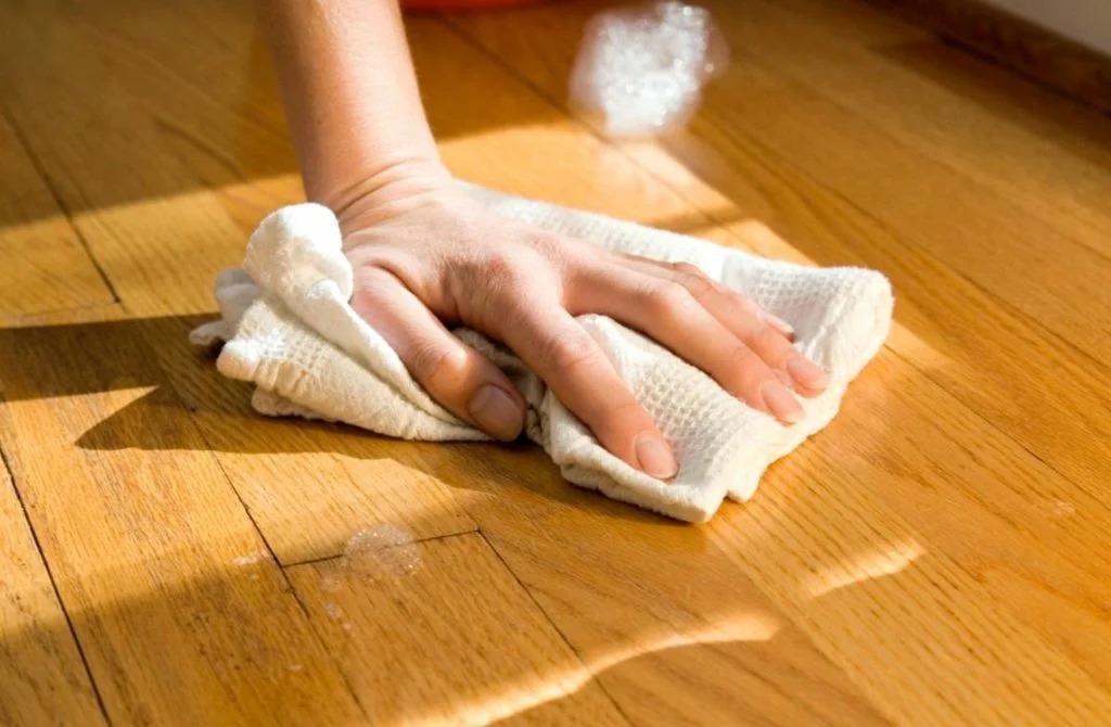 how to clean a wooden floor