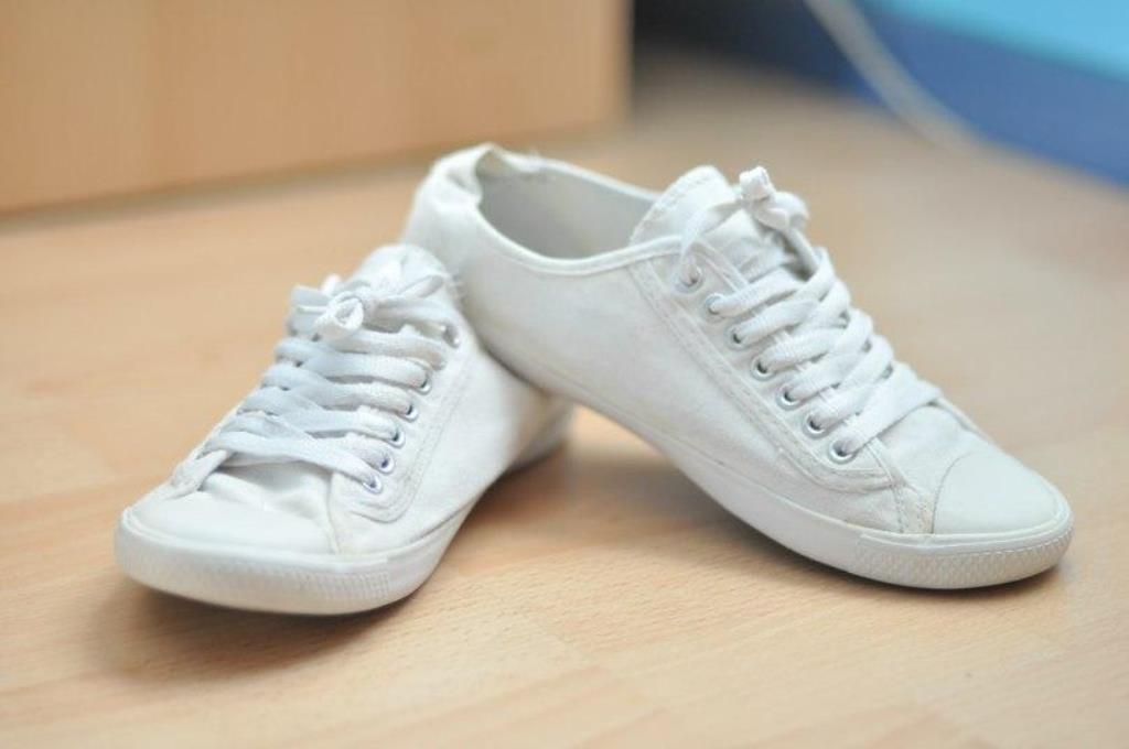 how to wash white sneakers