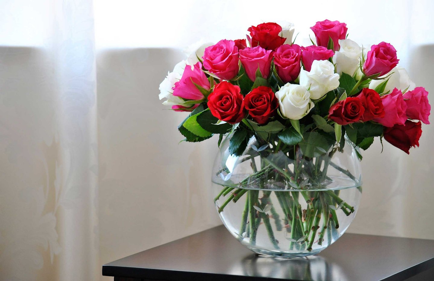 how to keep roses in a vase longer