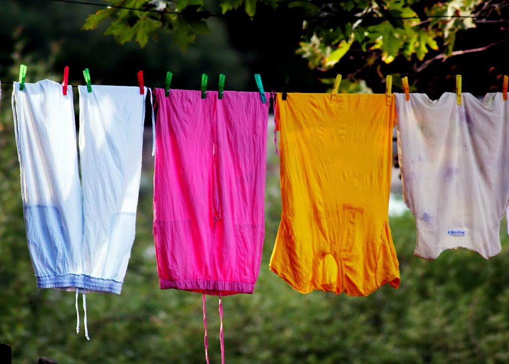 how to dry clothes on the street photo