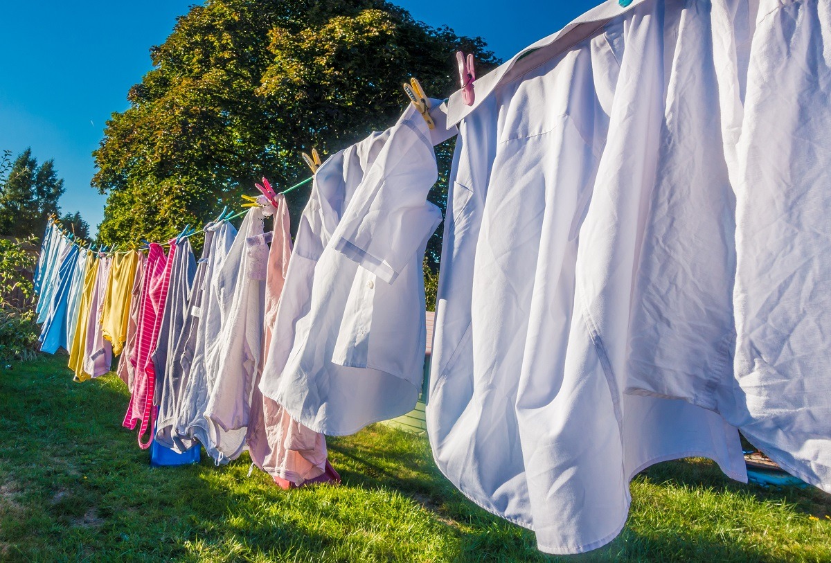 how to dry clothes outside