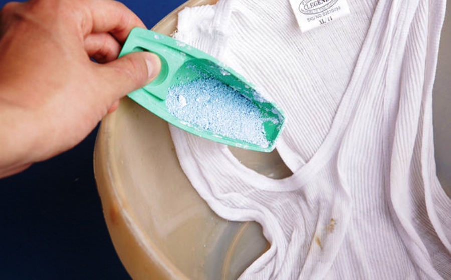 how to remove a greasy stain with powder