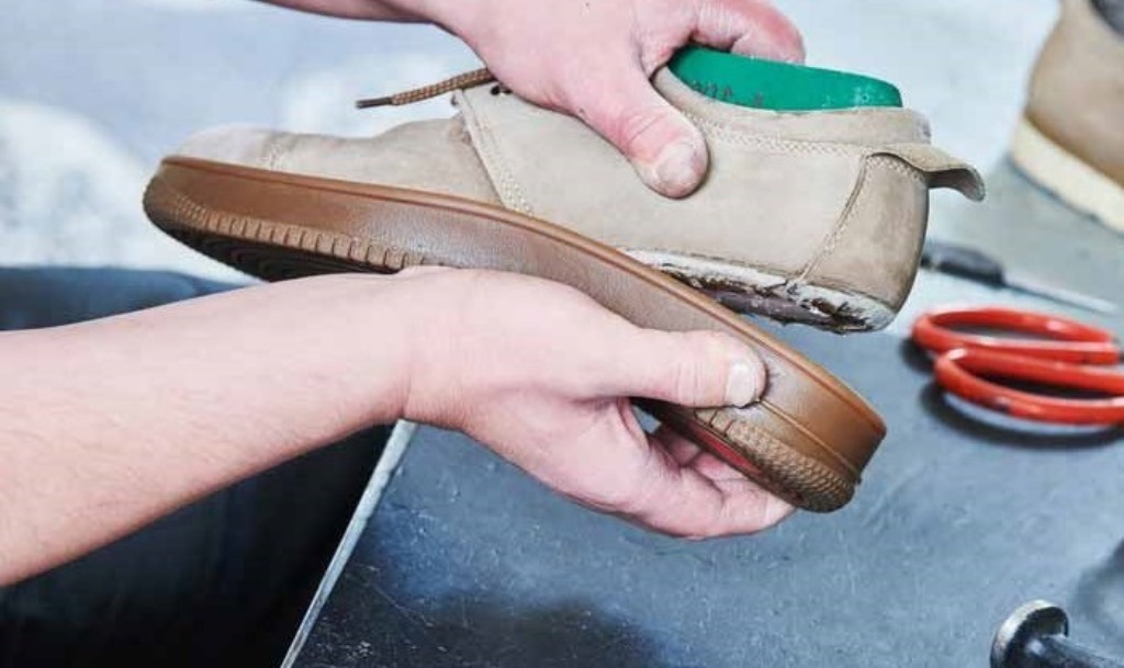 how to glue the sole yourself at home