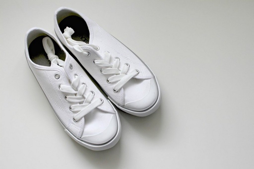 how to wash white sneakers