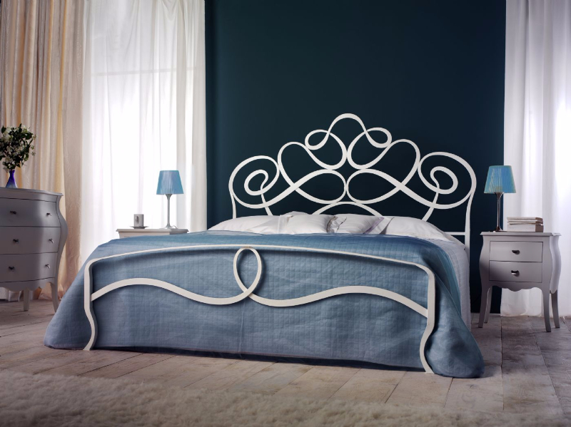 wrought iron beds