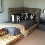 pallet bed corner