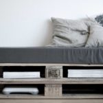 lit palette haut avec matelas gris