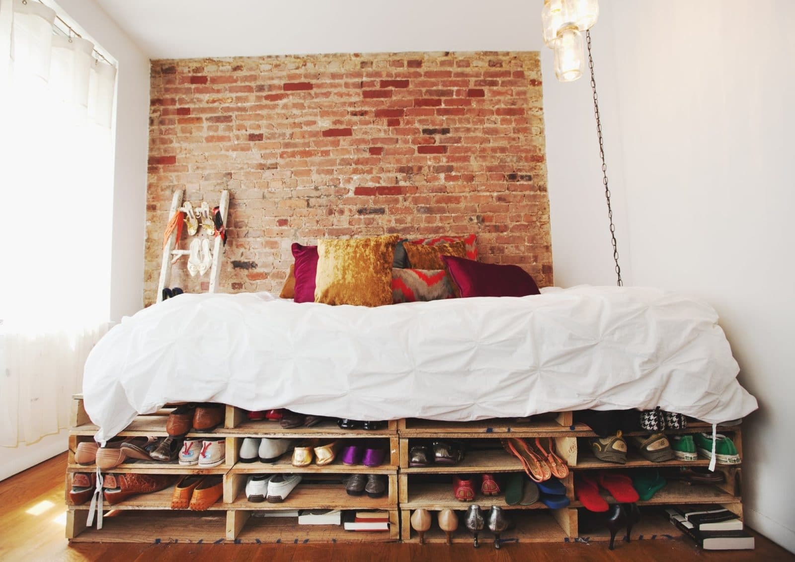 pallet bed with ladder