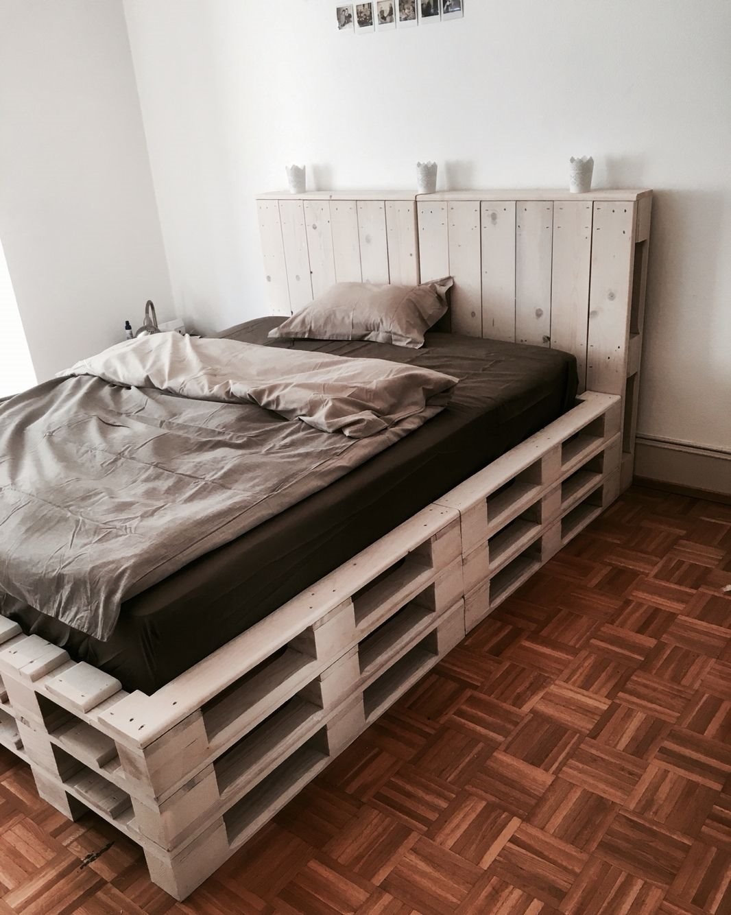 pallet bed with headboard