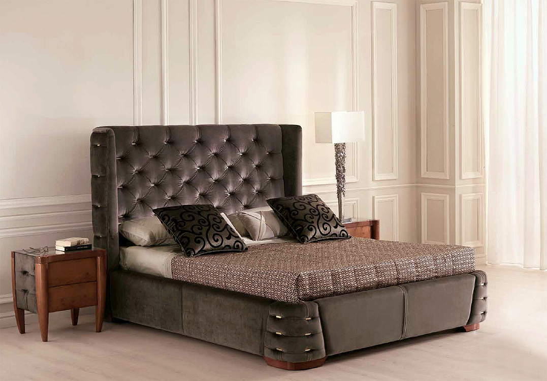 bed with a soft headboard English style