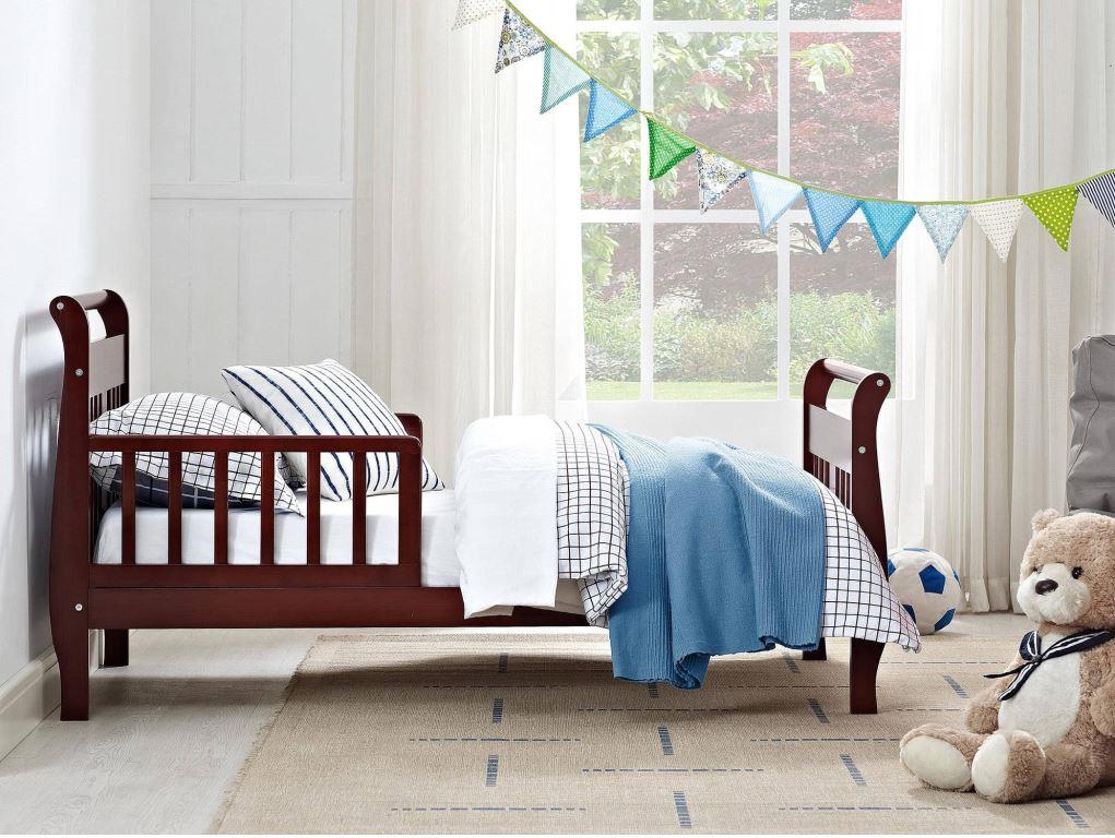 crib with bumpers for a child