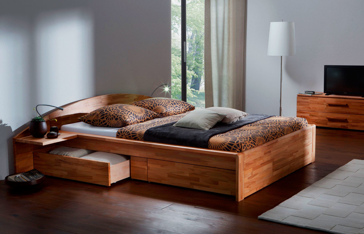 place for a bed with drawers