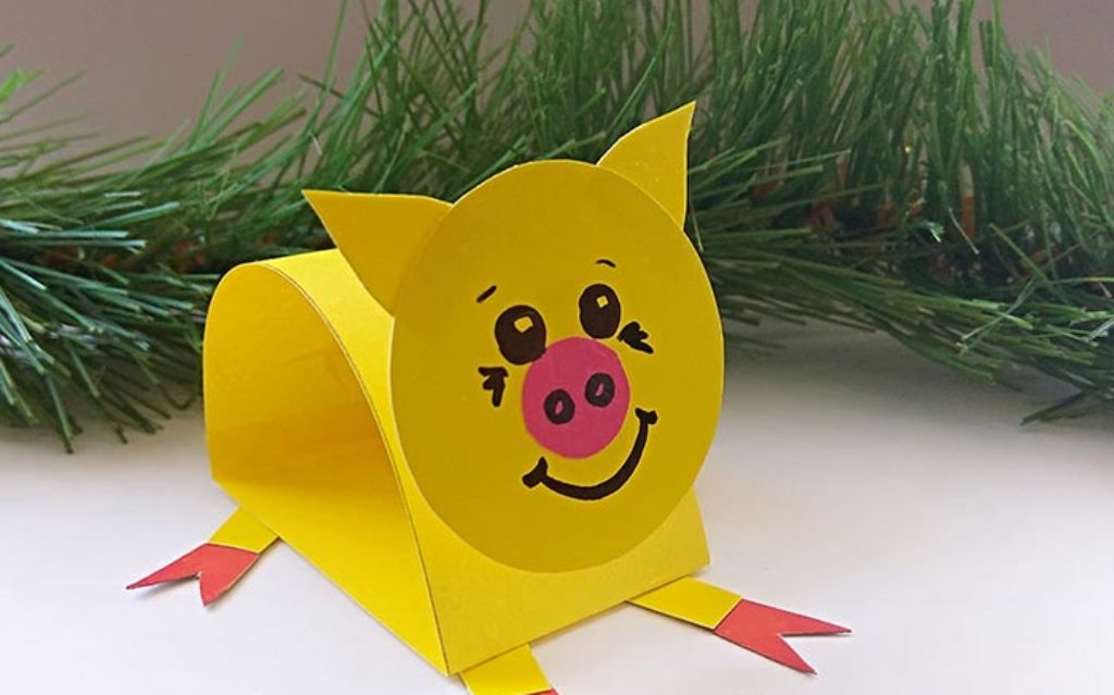 Paper pig with a movable head