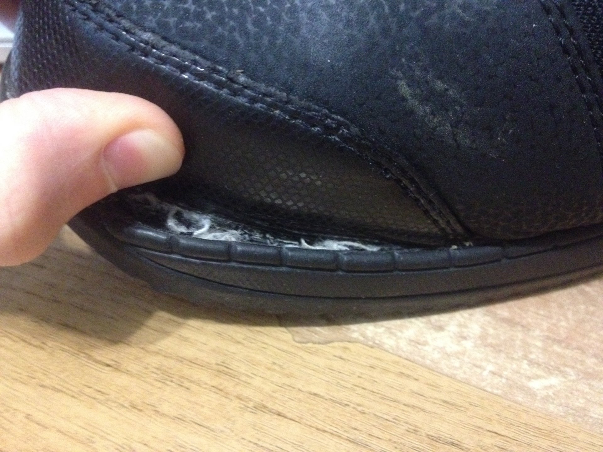 the sole of the shoe is peeled off how to glue it