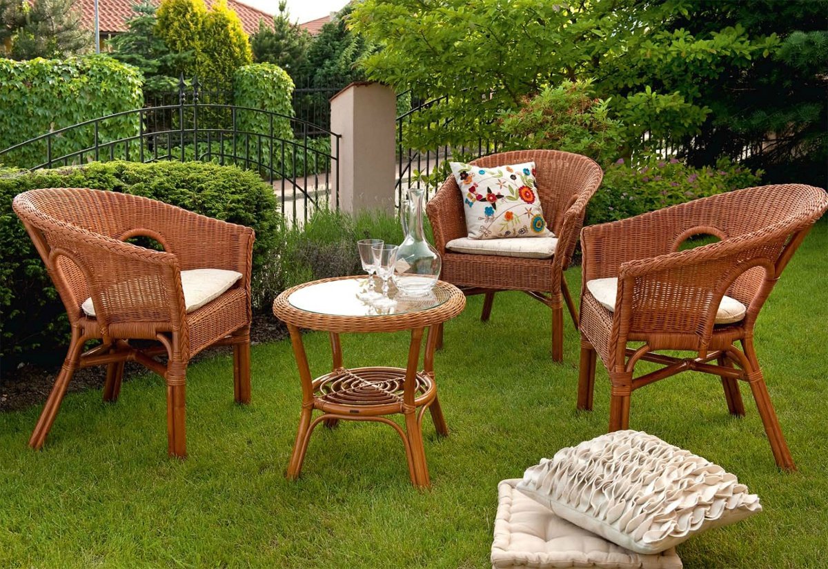 wicker garden furniture