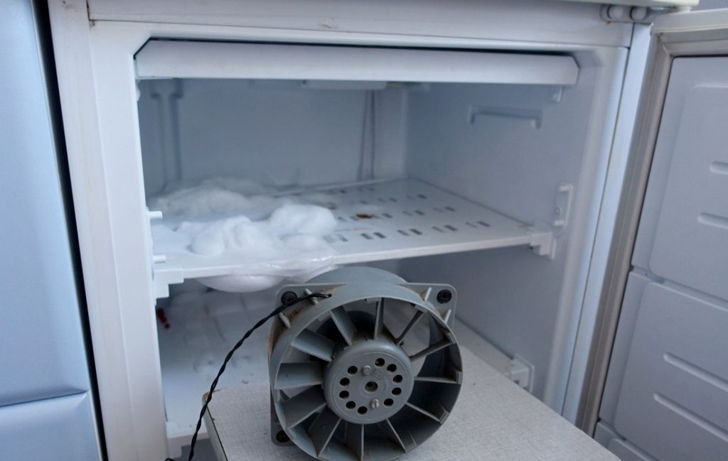 defrosting the freezer