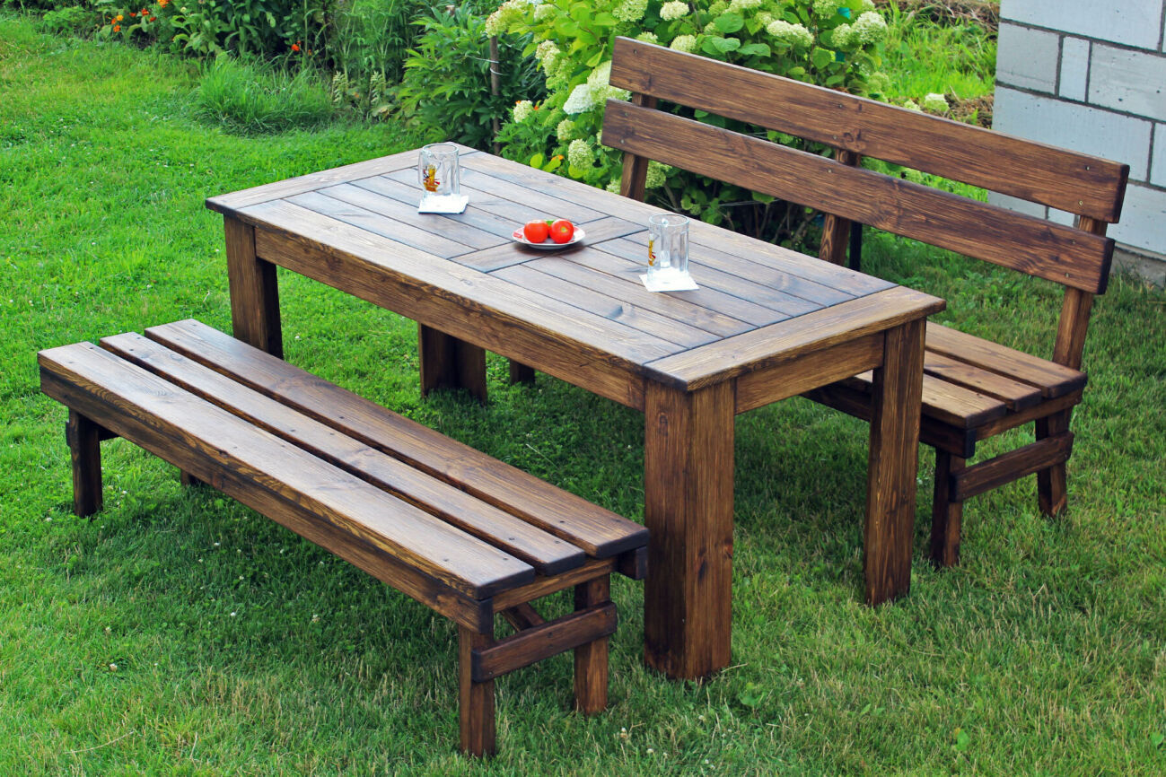 garden table with benches