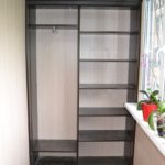 armoire sur le balcon sans portes