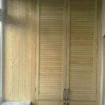 armoire sur le balcon bois jaune