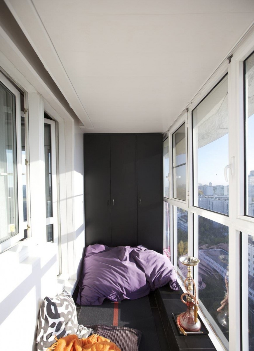 armoire sur le balcon noir