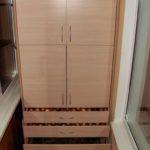 armoire sur le balcon beige