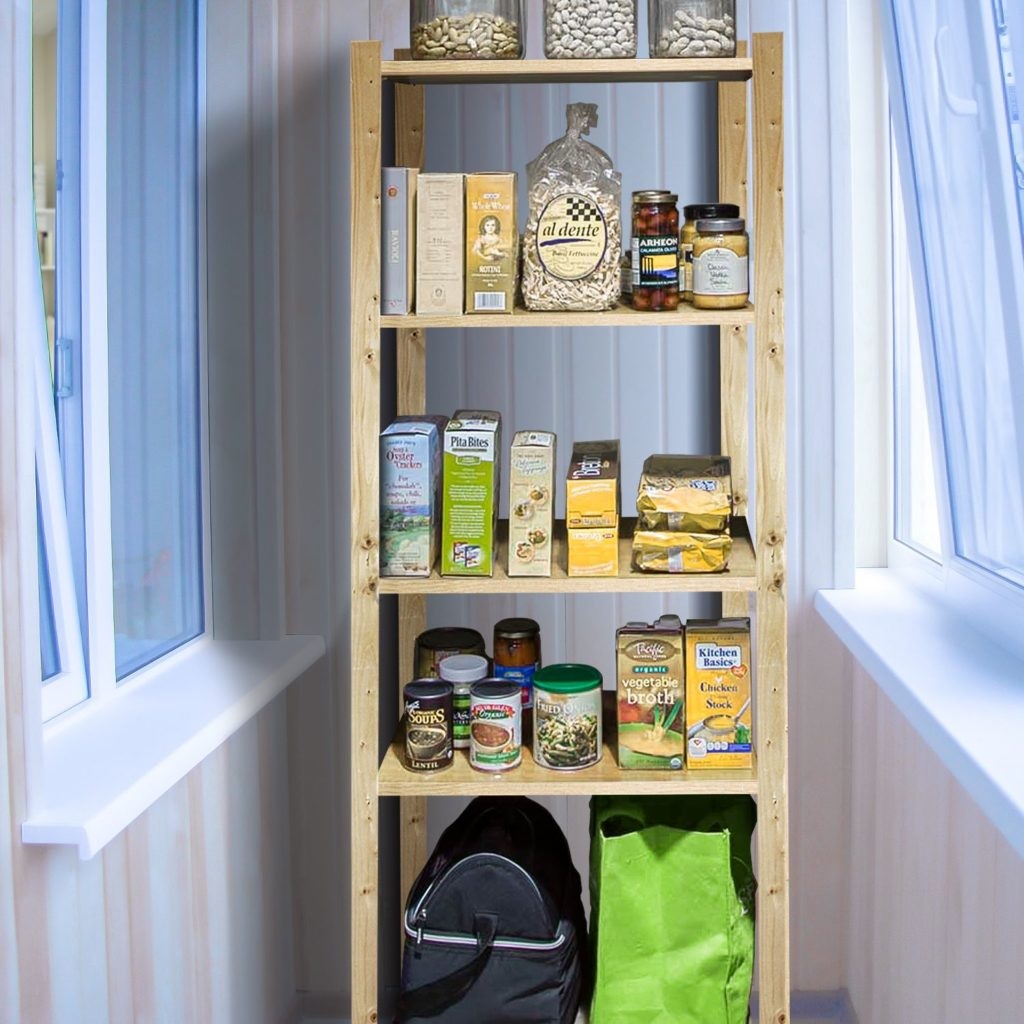 armoire ouverte sur le balcon