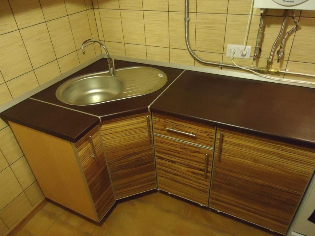 corner sink in the kitchen