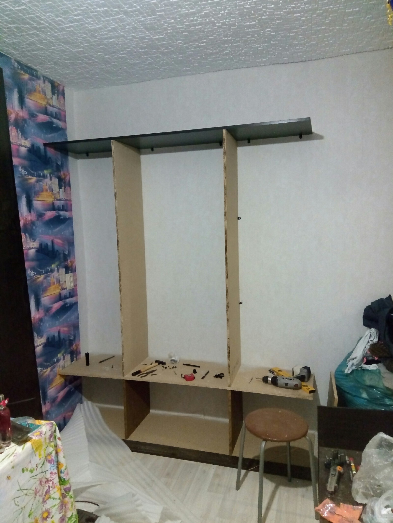 installation of the cabinet frame