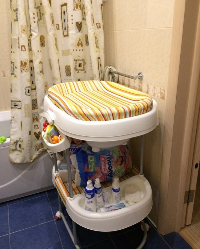 Portable changing table